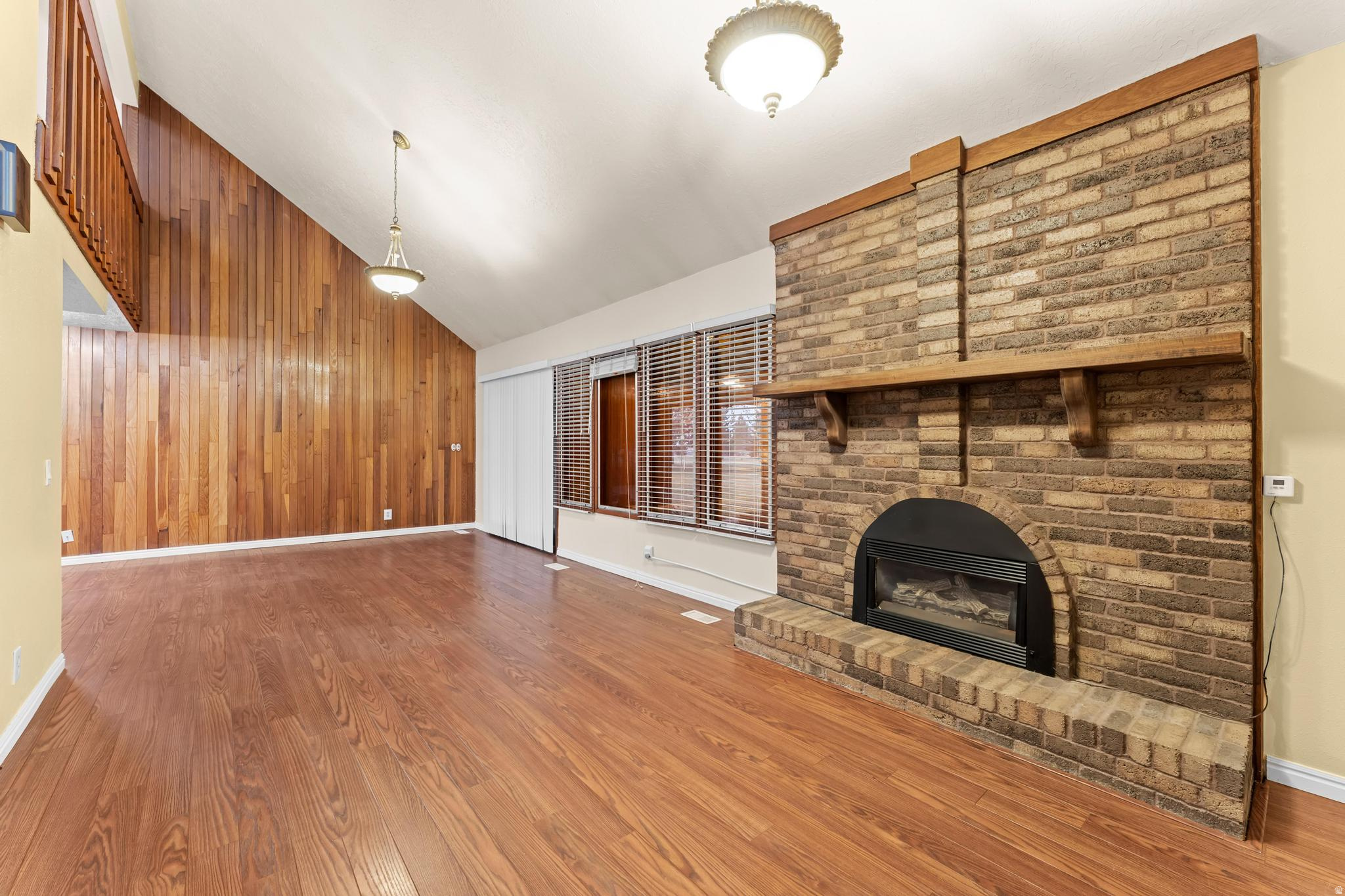 WHITE BARN - Residential Income