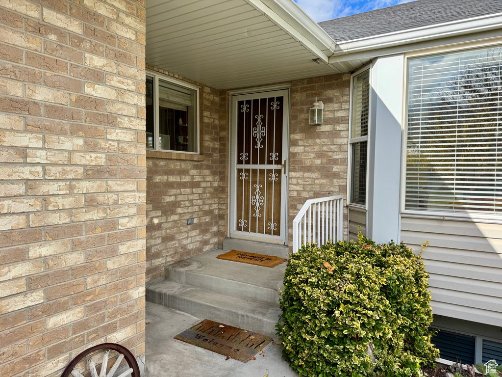 Photo of 160 W HIDDEN HOLLOW CIR, Orem, UT 84058 (MLS # 2119789)