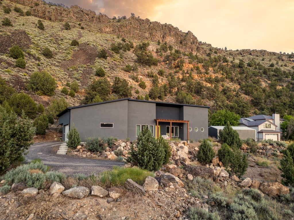 Photo of 153 S STAGECOACH, Brookside, UT 84782 (MLS # 2169198)