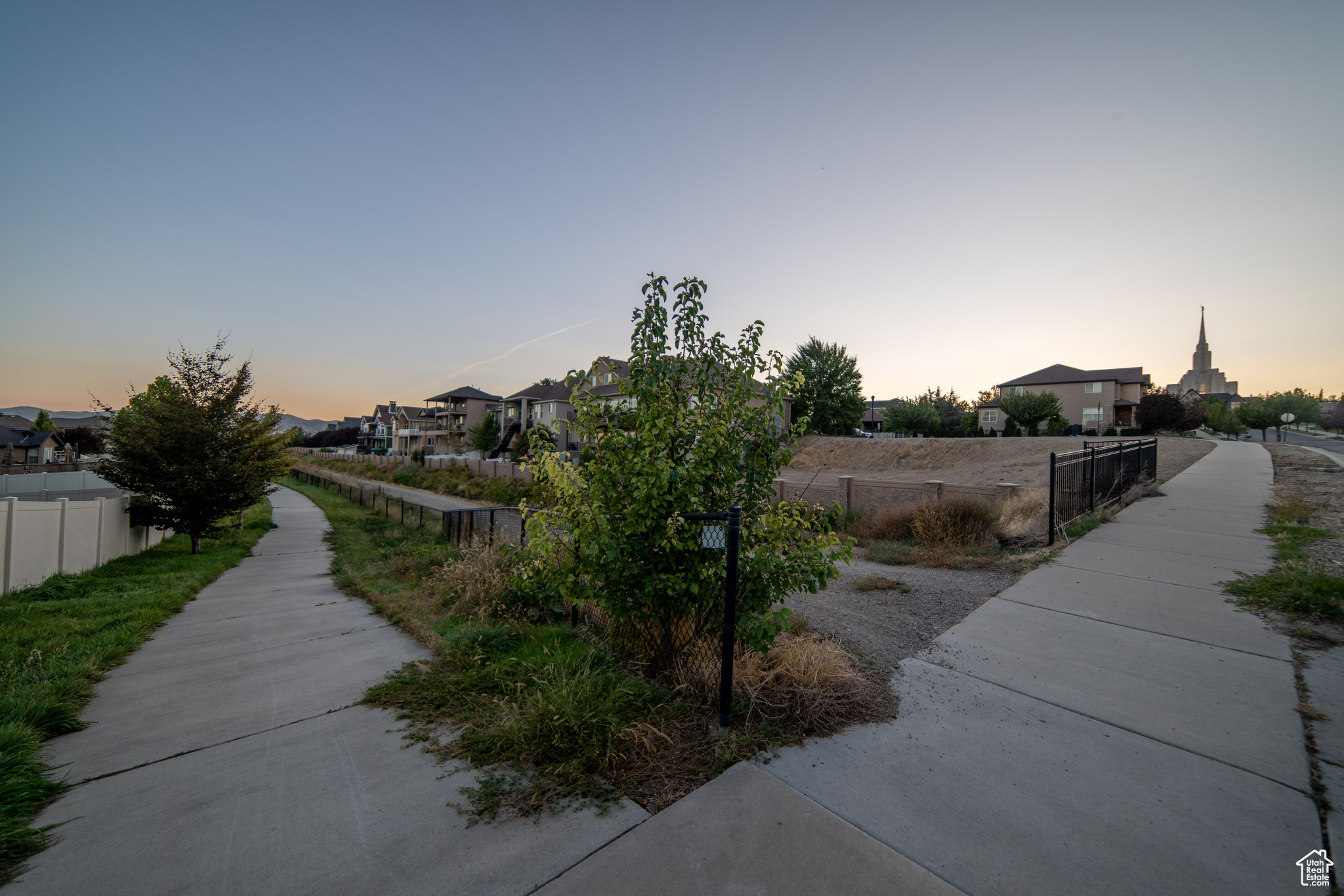 JORDAN HEIGHTS - Land