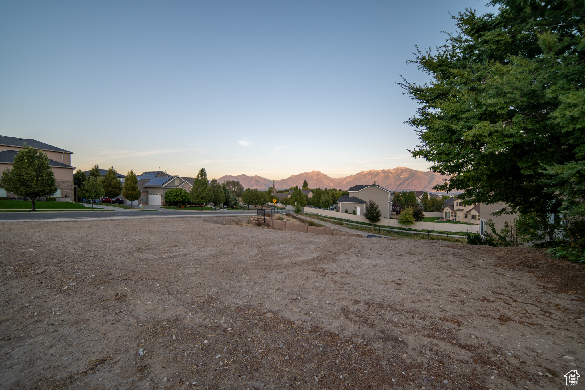 JORDAN HEIGHTS - Land