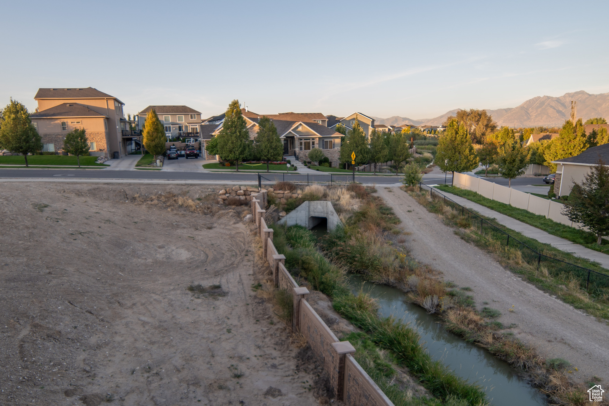 JORDAN HEIGHTS - Land