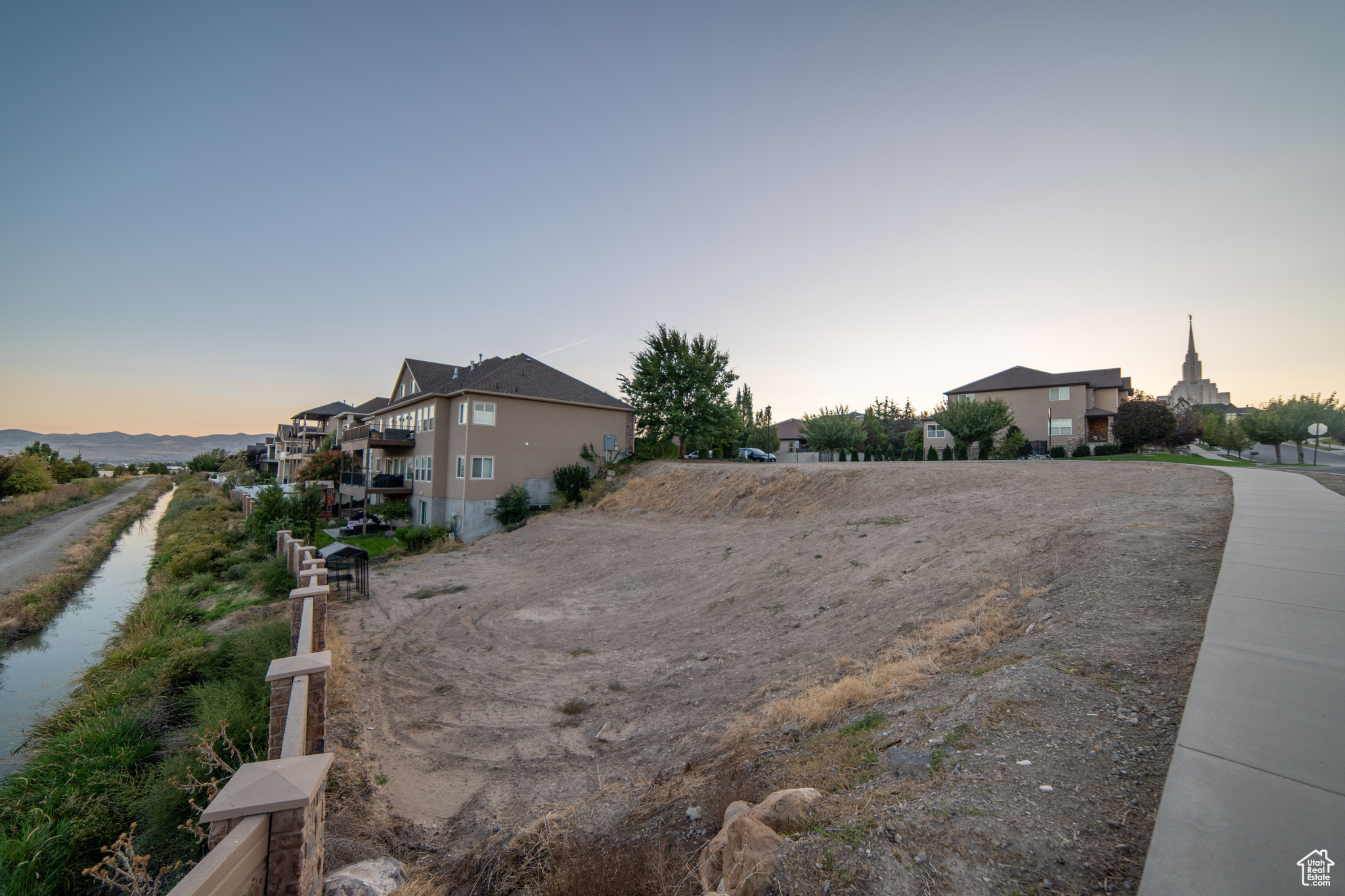 JORDAN HEIGHTS - Land