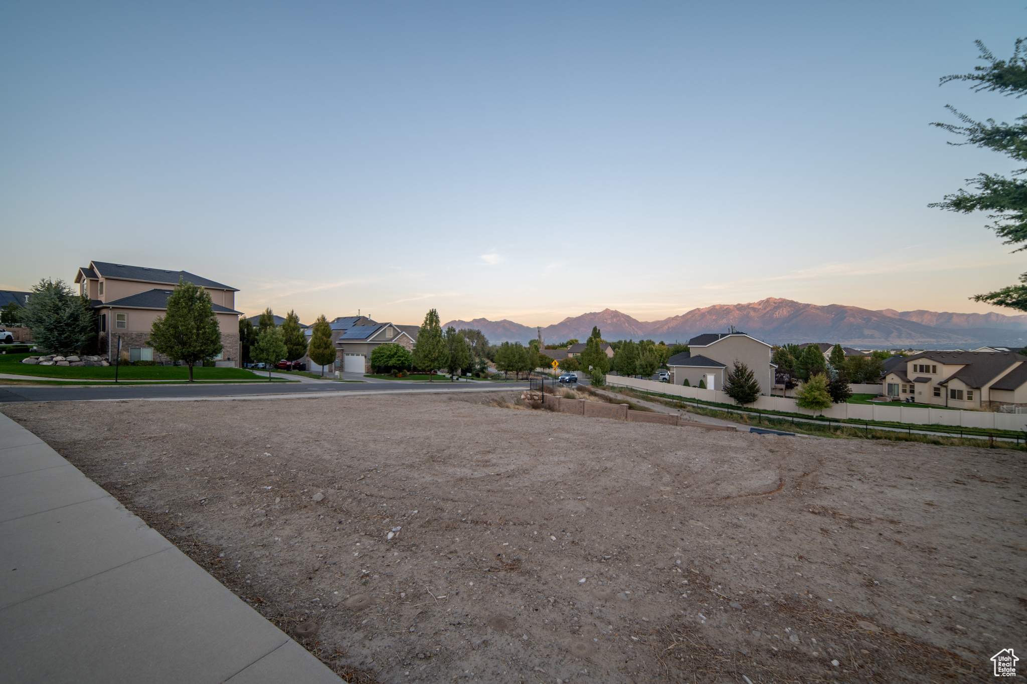 JORDAN HEIGHTS - Land