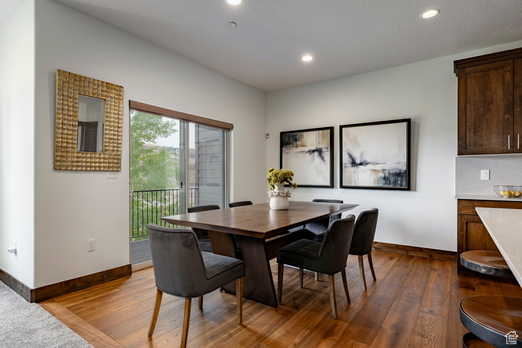 IROQUOIS - Residential