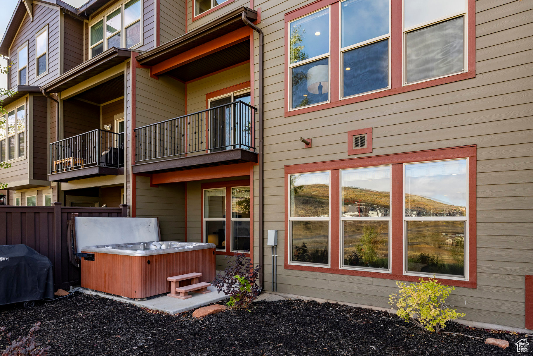 IROQUOIS - Residential