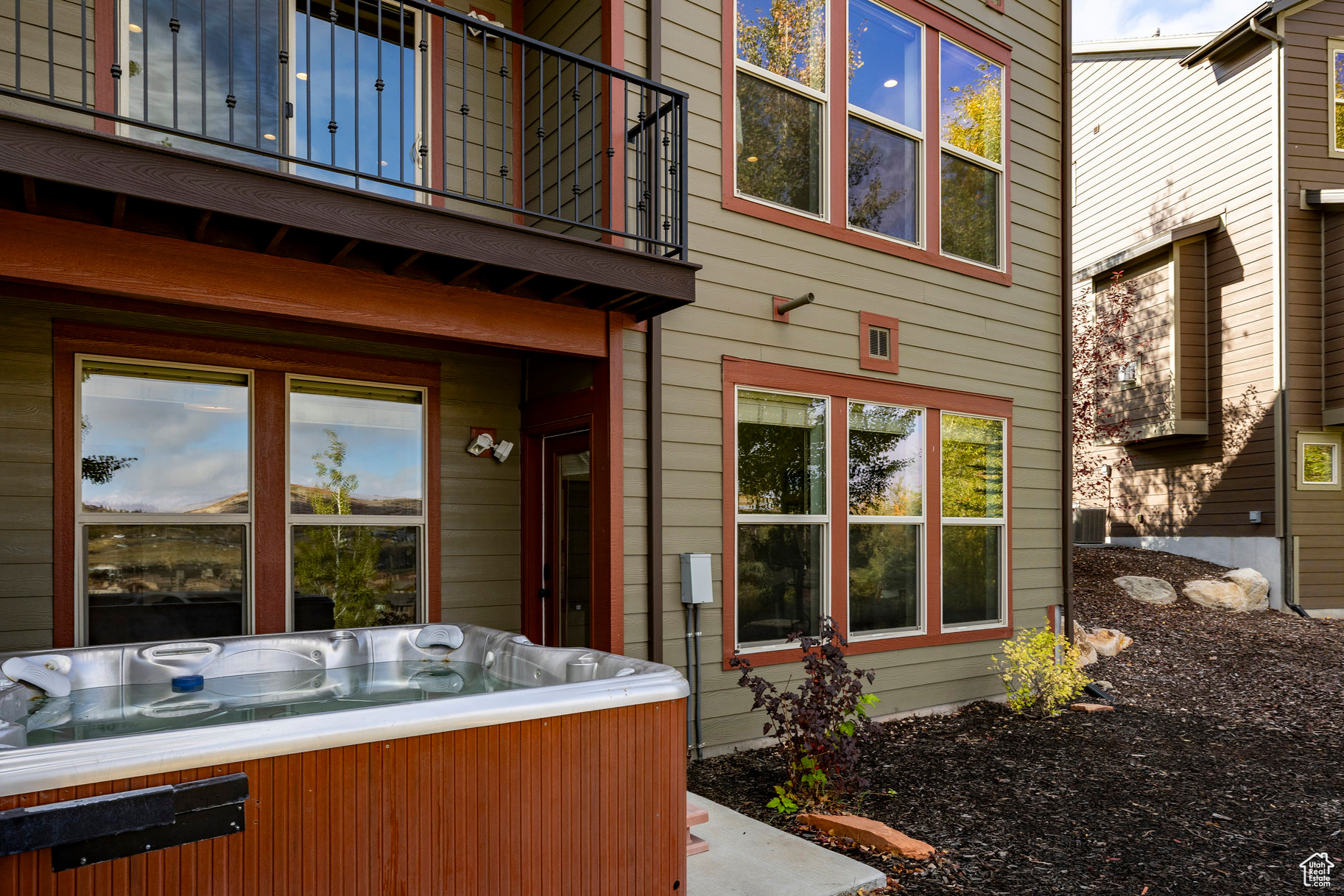 IROQUOIS - Residential