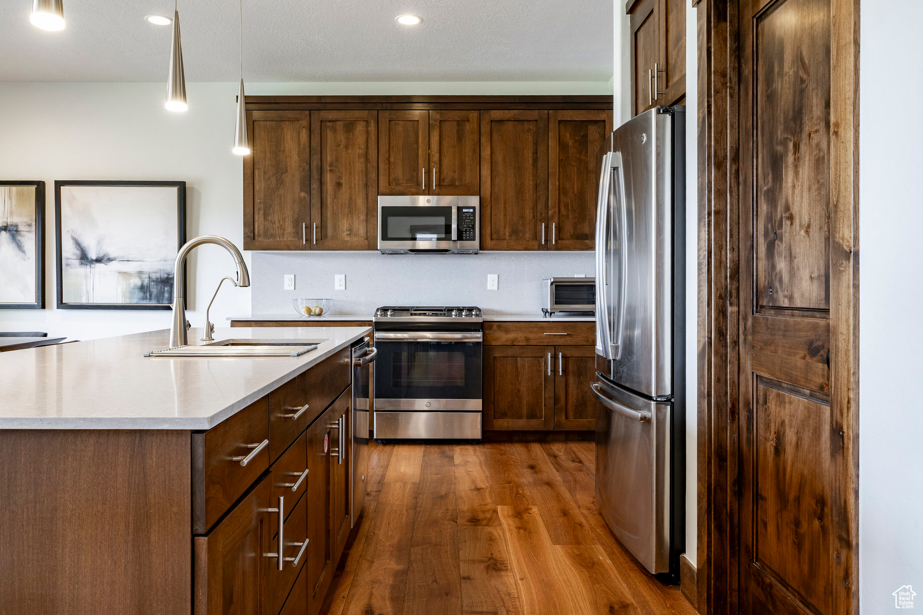 IROQUOIS - Residential