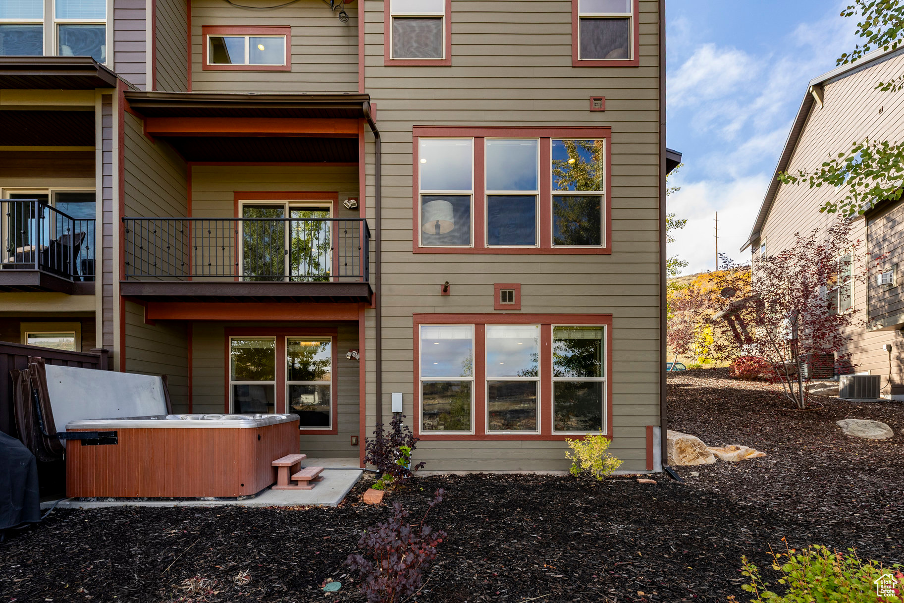IROQUOIS - Residential