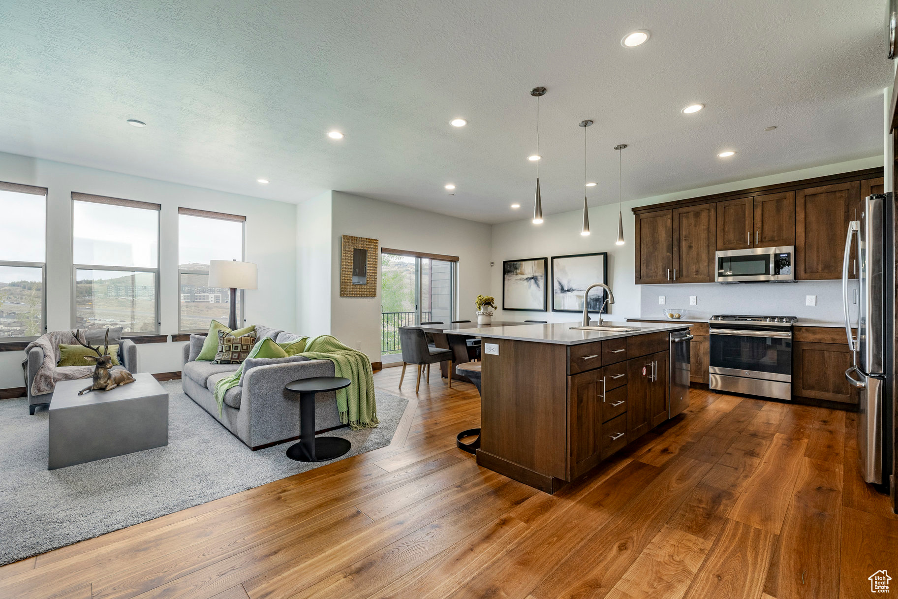 IROQUOIS - Residential