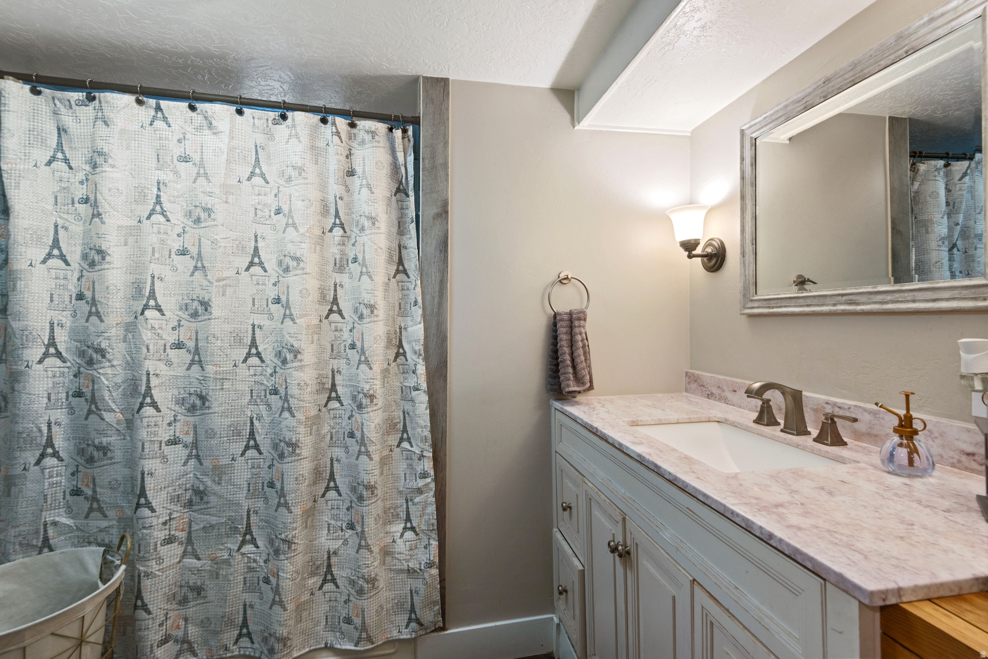 LAMPLIGHTER ESTATES - Residential