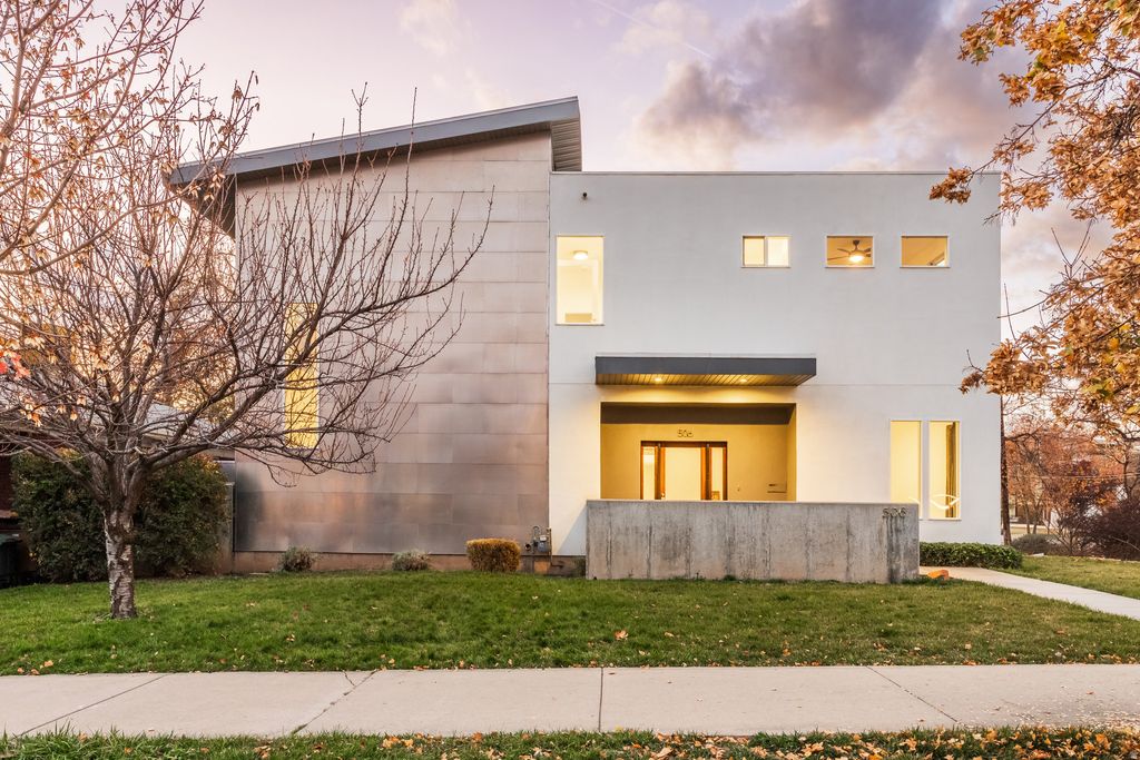 Photo of 506 S 800 E, Salt Lake City, UT 84102 (MLS # 2124759)