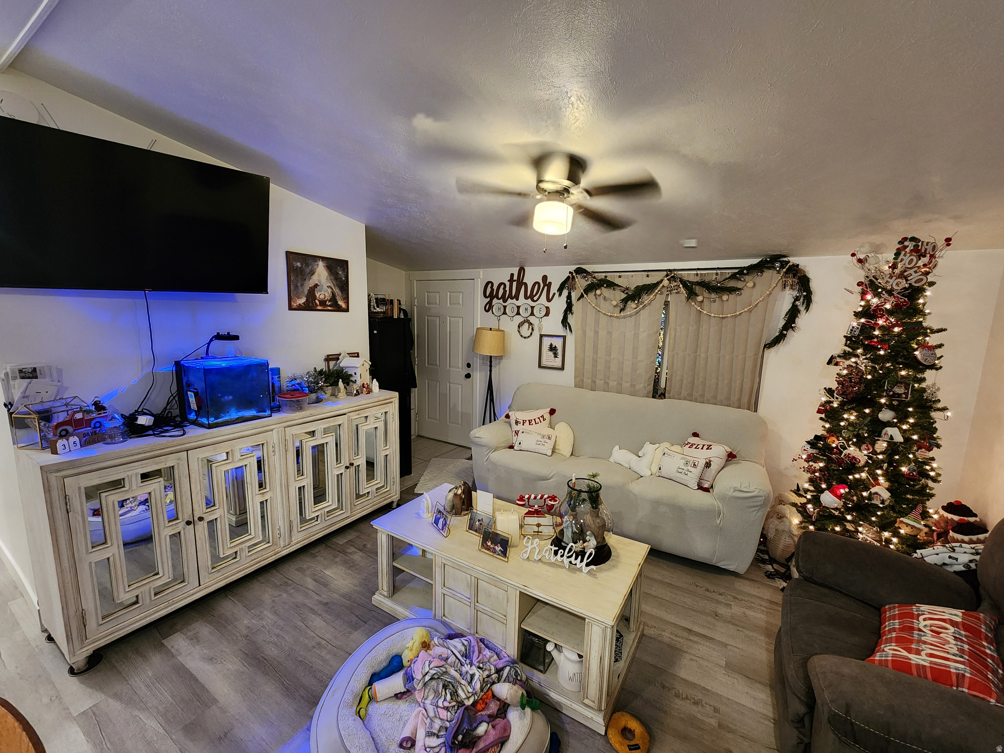 ROLLING HILLS - Residential