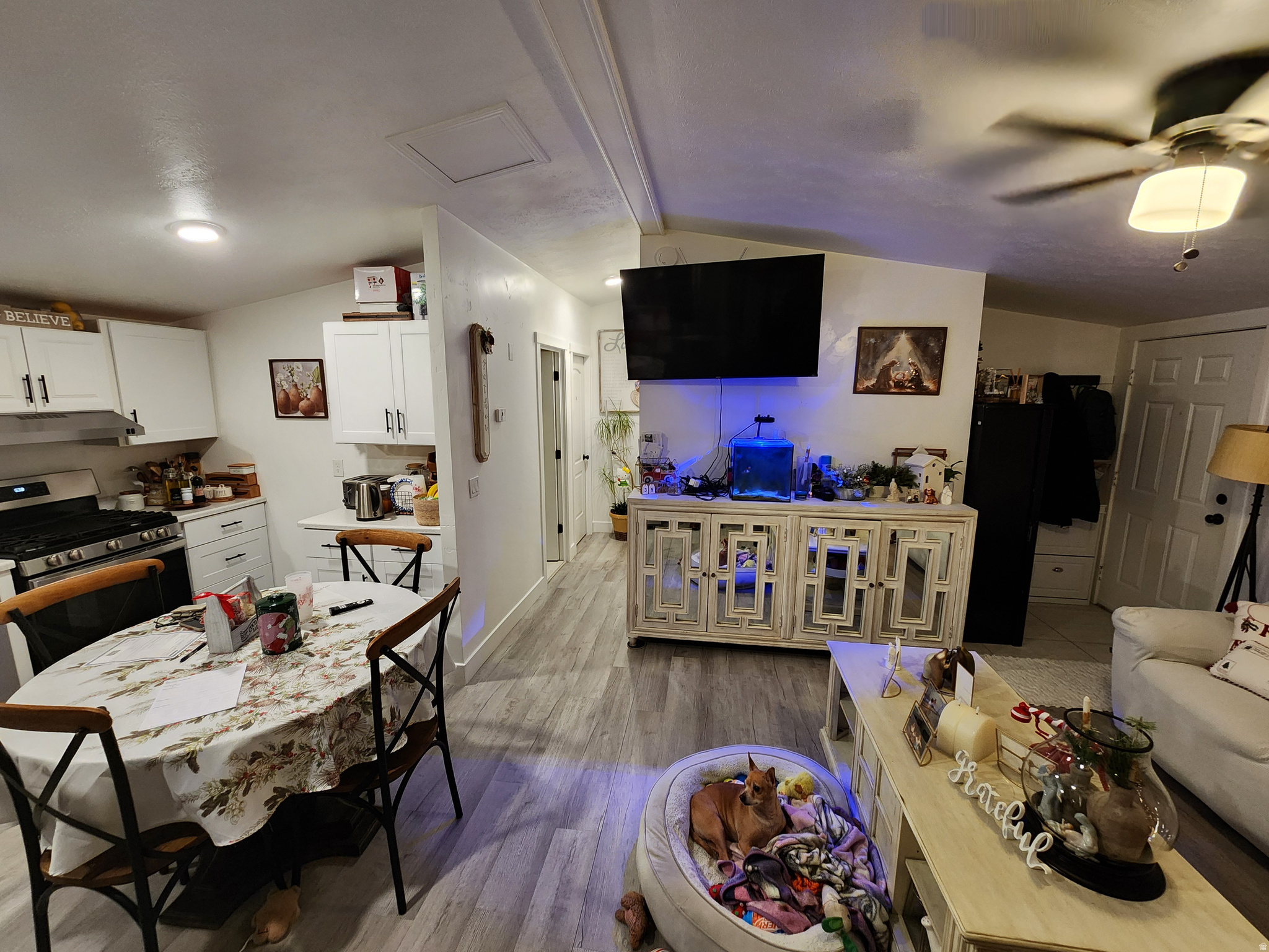 ROLLING HILLS - Residential