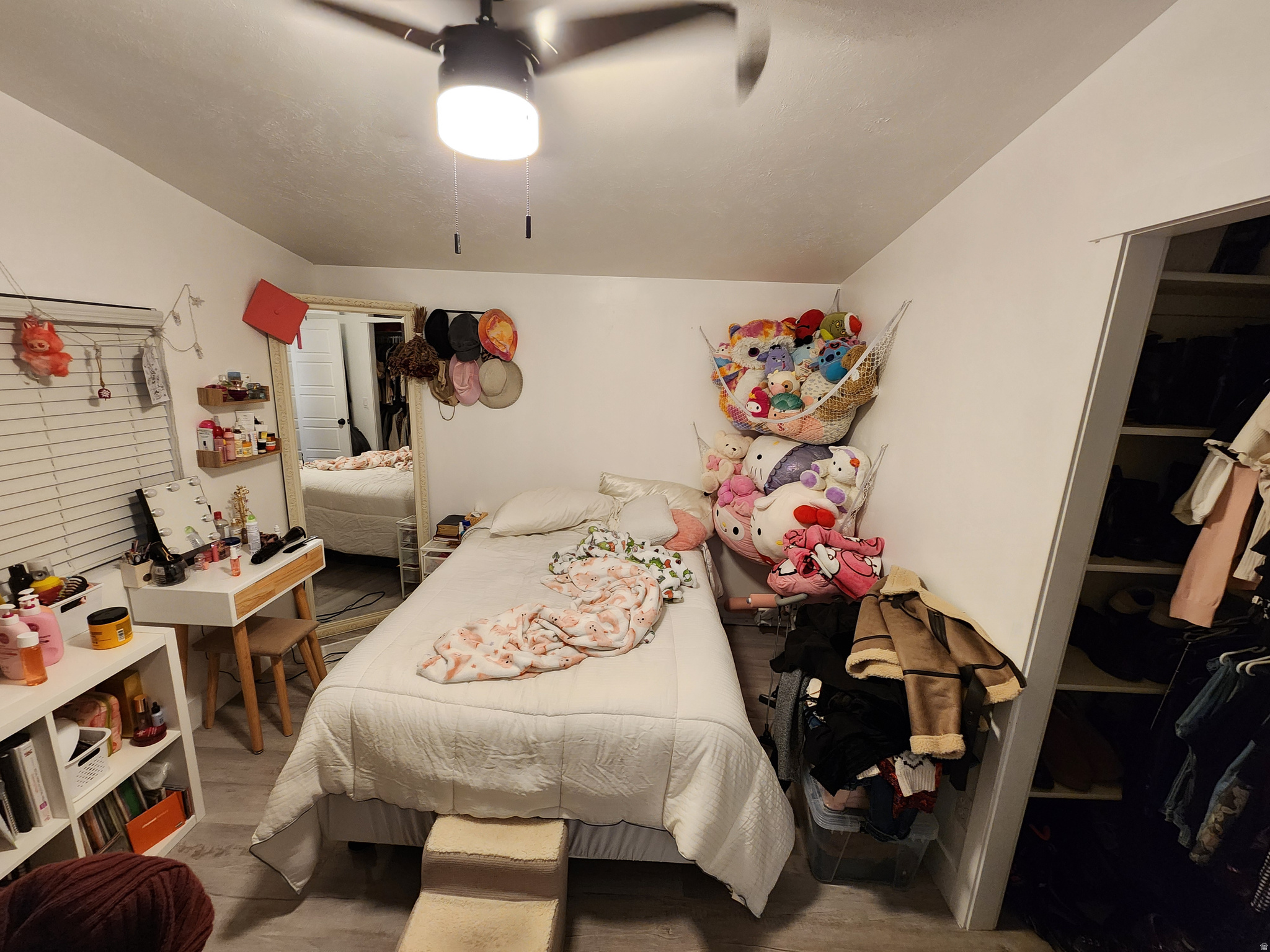 ROLLING HILLS - Residential