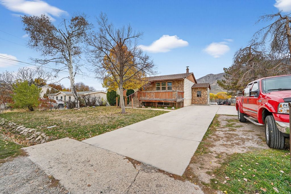 Photo of 348 N 200 E, Santaquin, UT 84655 (MLS # 2122046)