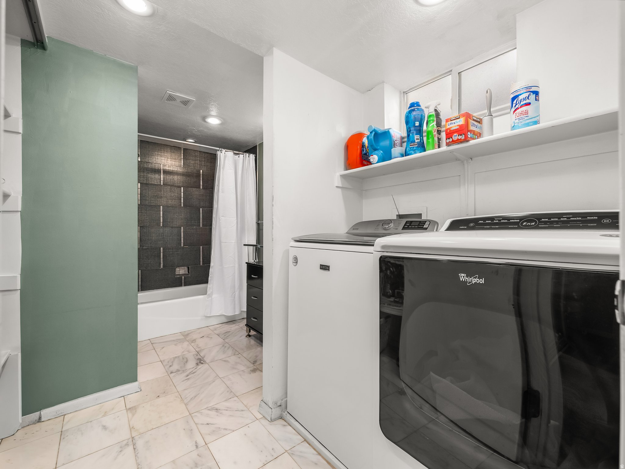 COUNTRY CLUB GARDEN - Residential