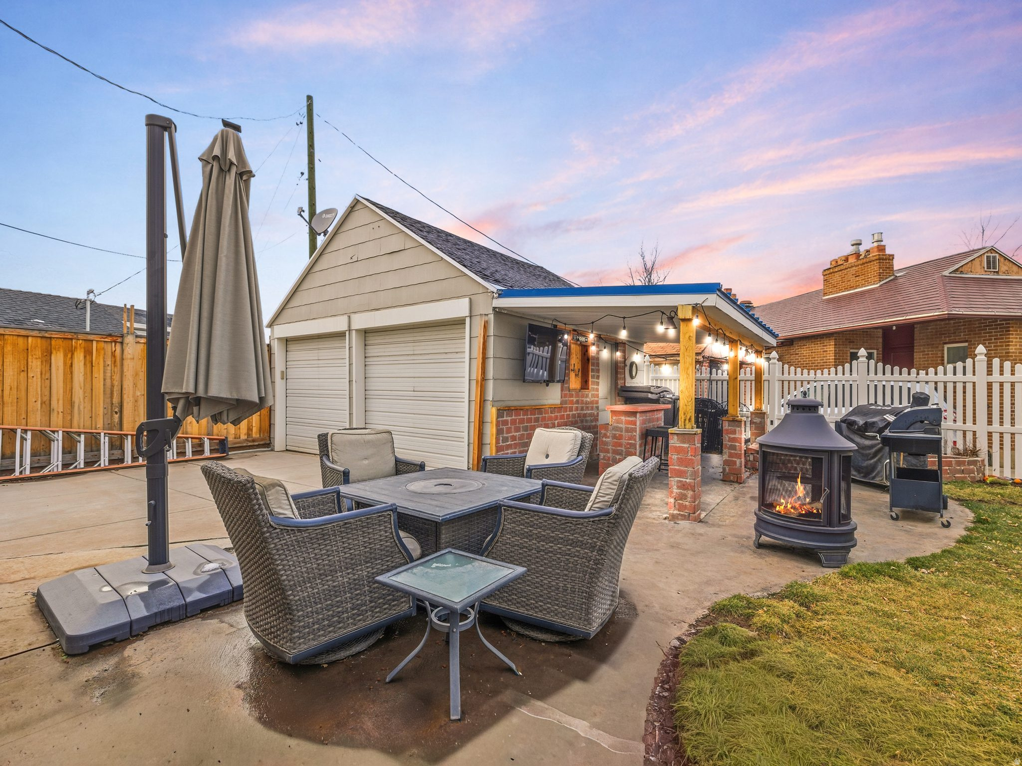 COUNTRY CLUB GARDEN - Residential