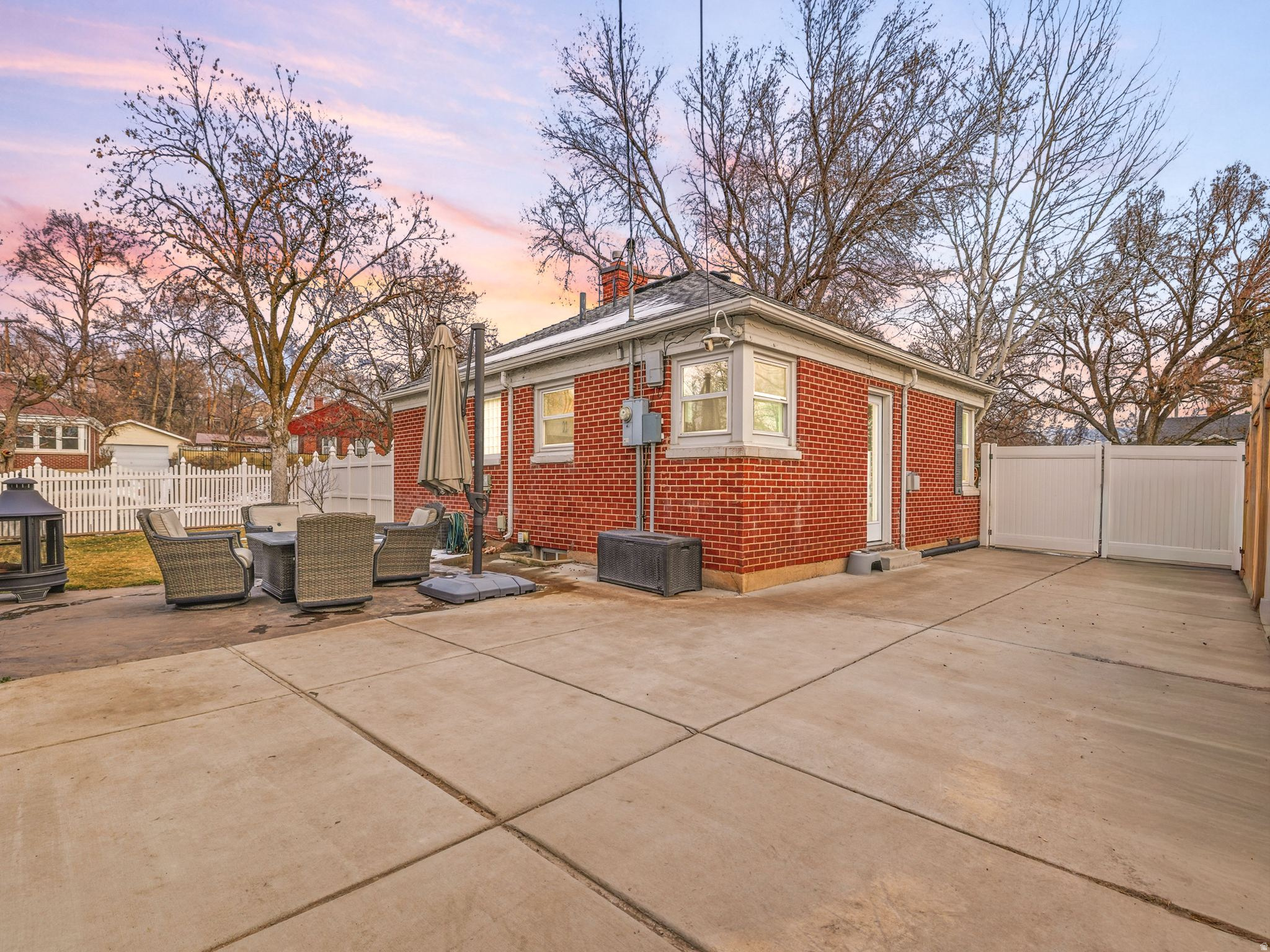 COUNTRY CLUB GARDEN - Residential