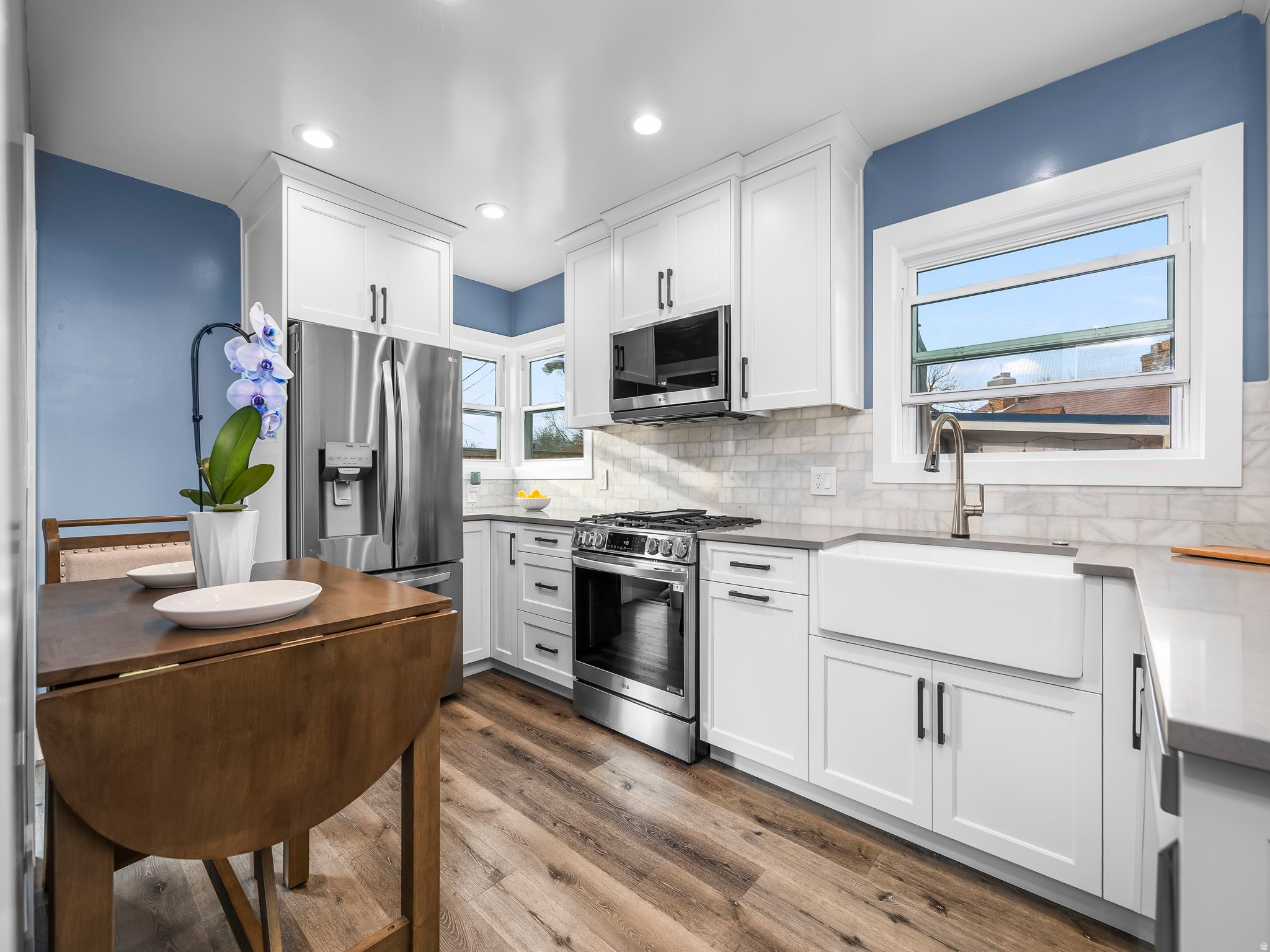 COUNTRY CLUB GARDEN - Residential