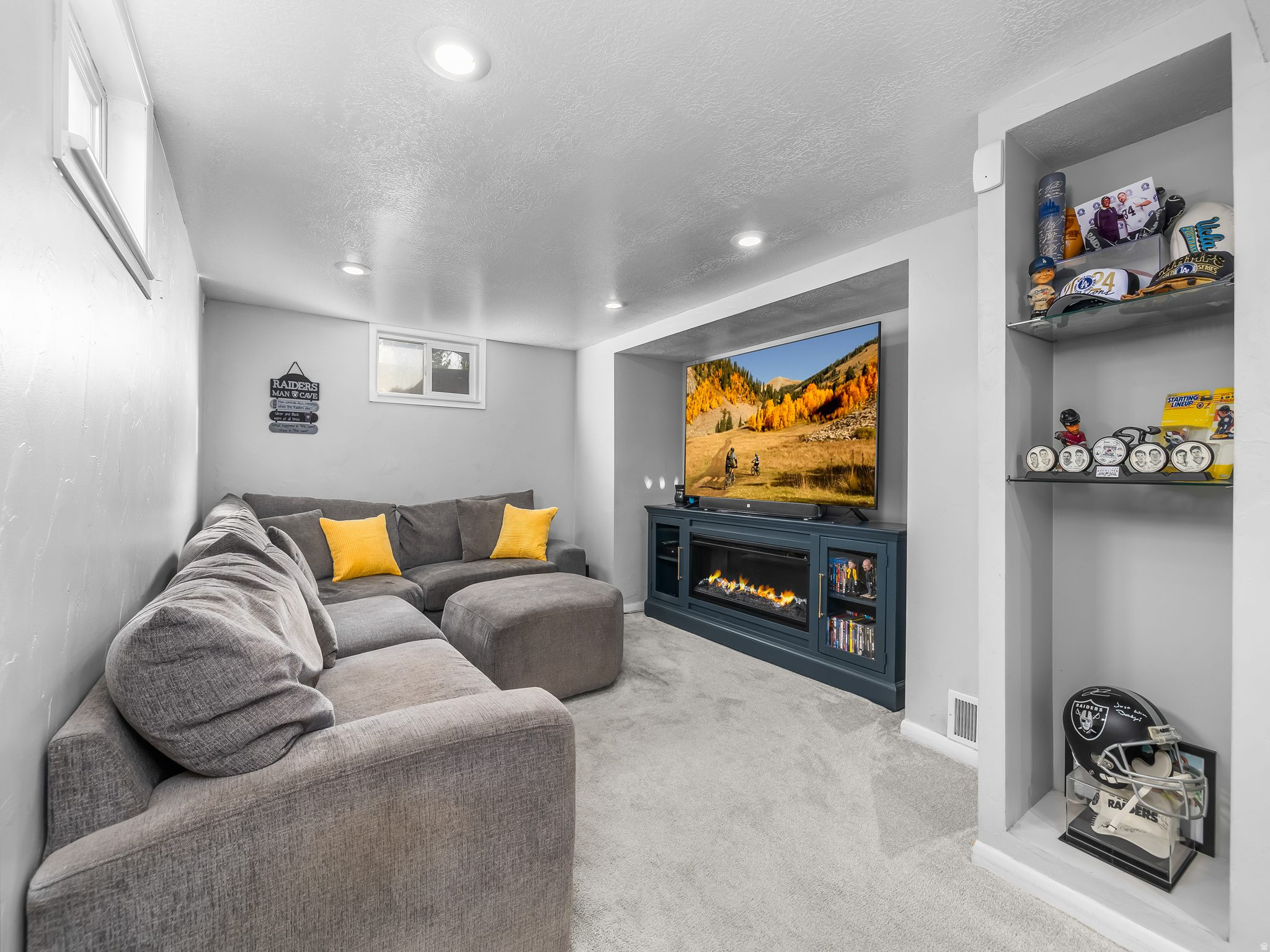 COUNTRY CLUB GARDEN - Residential