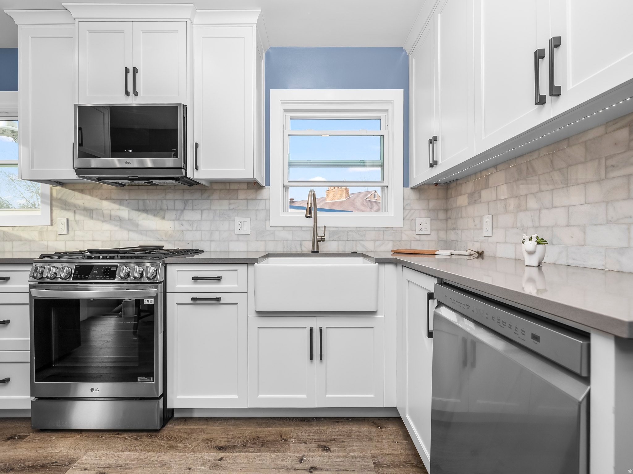 COUNTRY CLUB GARDEN - Residential