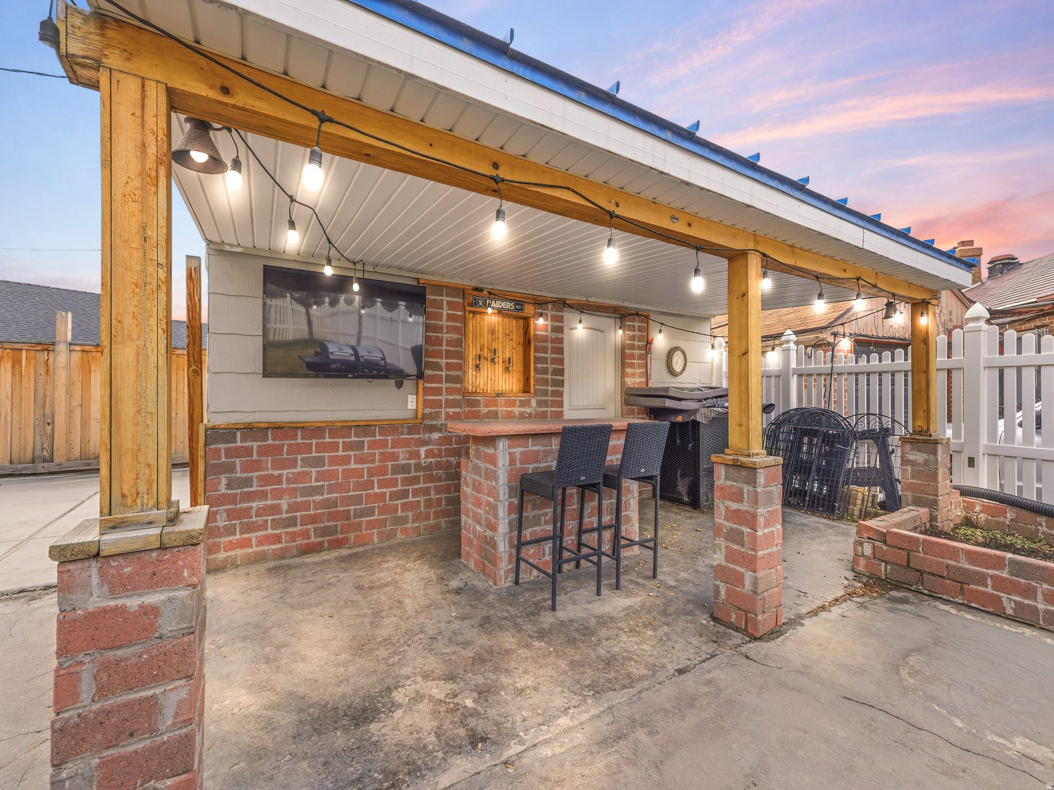 COUNTRY CLUB GARDEN - Residential