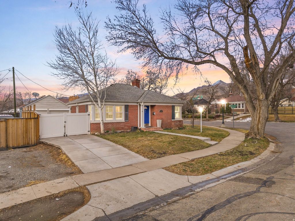 Photo of 2177 E MABEY DR S, Salt Lake City, UT 84109 (MLS # 2139193)