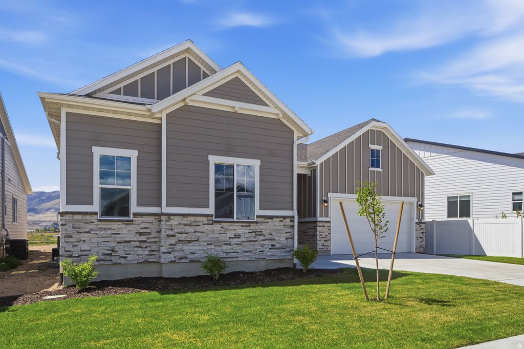 Photo of 329 E EMPIRE SPRINGS DR, Saratoga Springs, UT 84045 (MLS # 2153026)