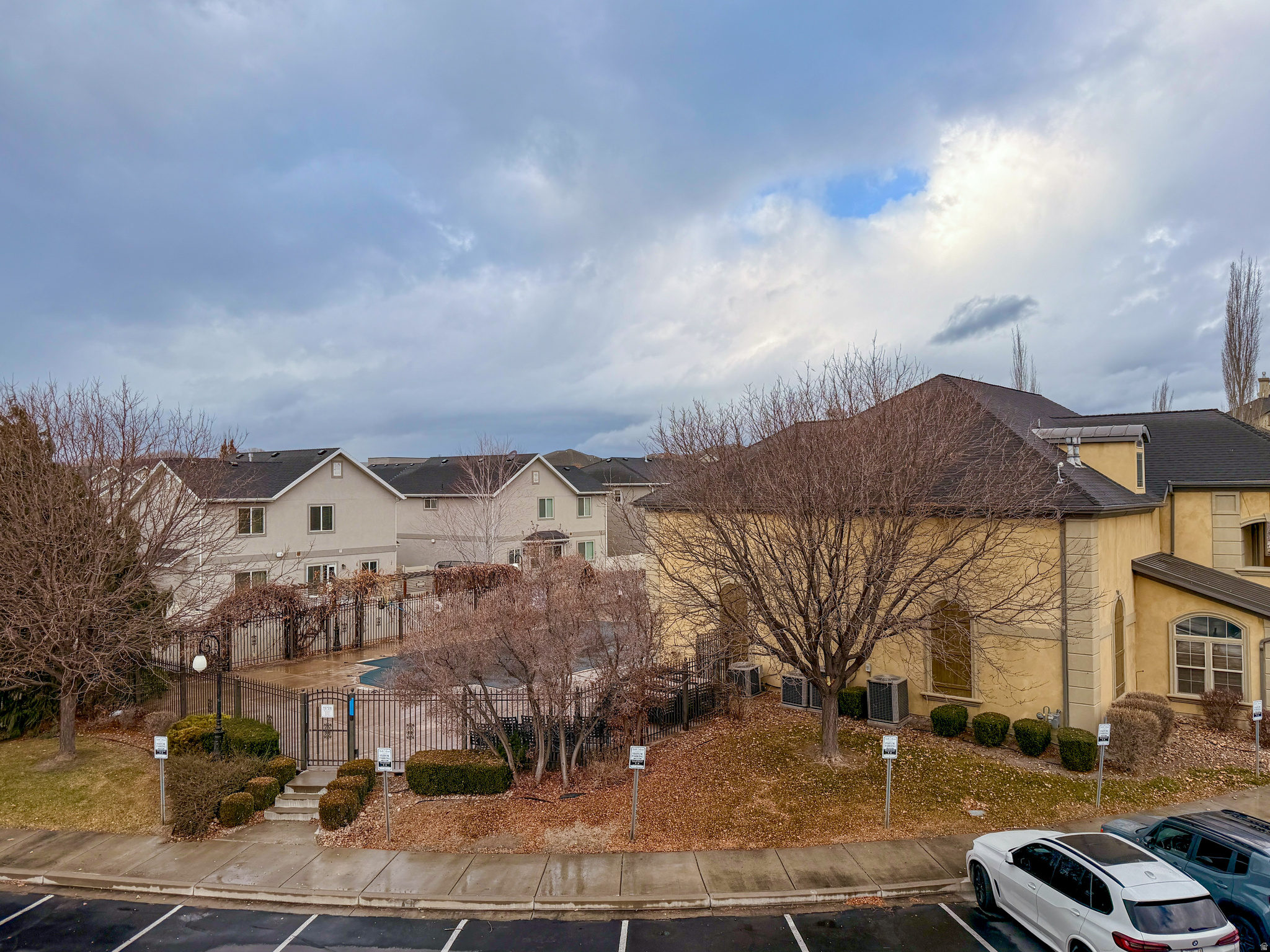 BELLE MONET - Residential