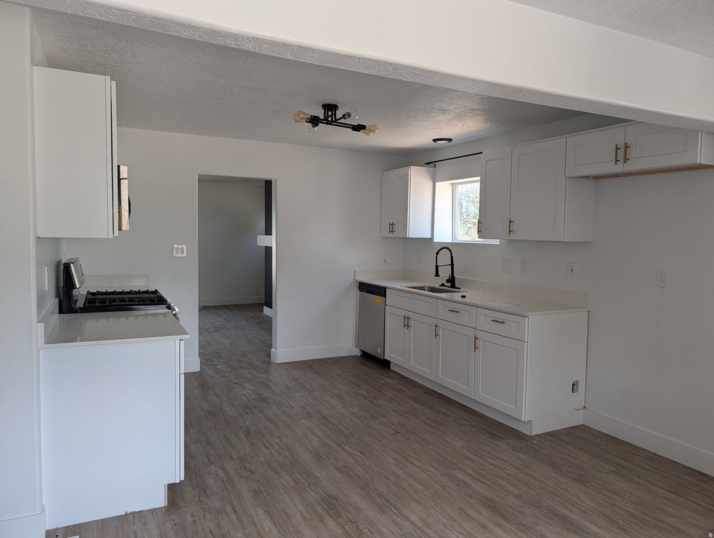 Photo of 705 S 100 E, Nephi, UT 84648 (MLS # 2170000)