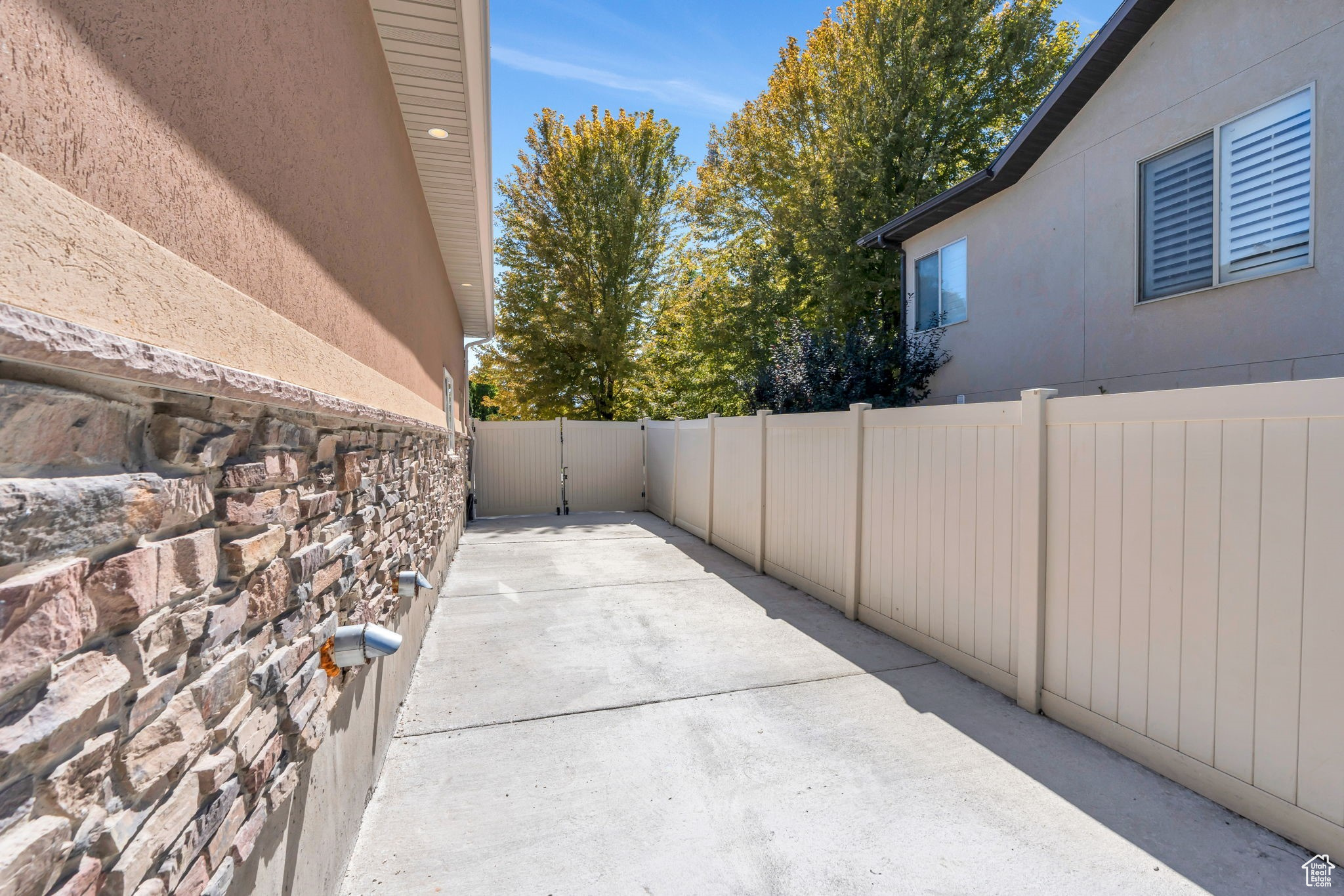 LUCAS DELL - Residential