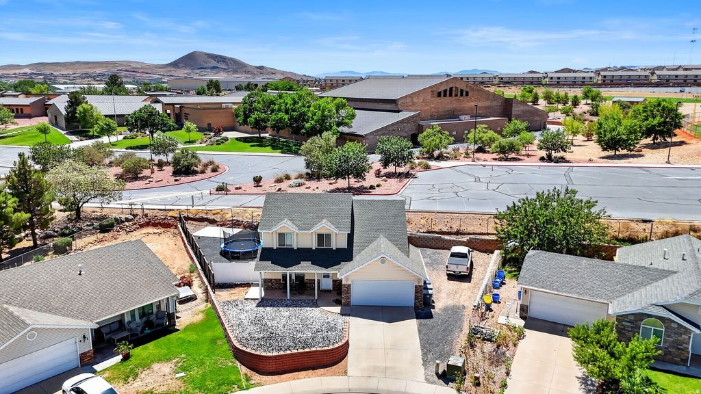 Photo of 423 N 230 W, Hurricane, UT 84737 (MLS # 2168081)