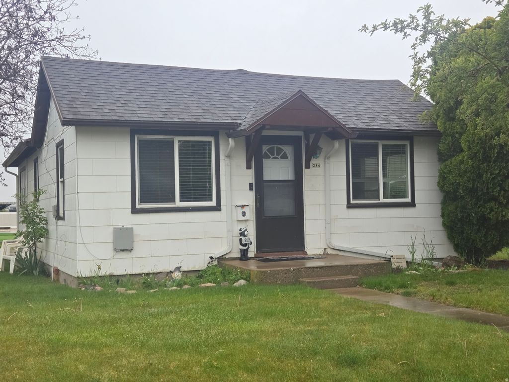 Photo of 284 E 200 S, Clearfield, UT 84015 (MLS # 2153690)