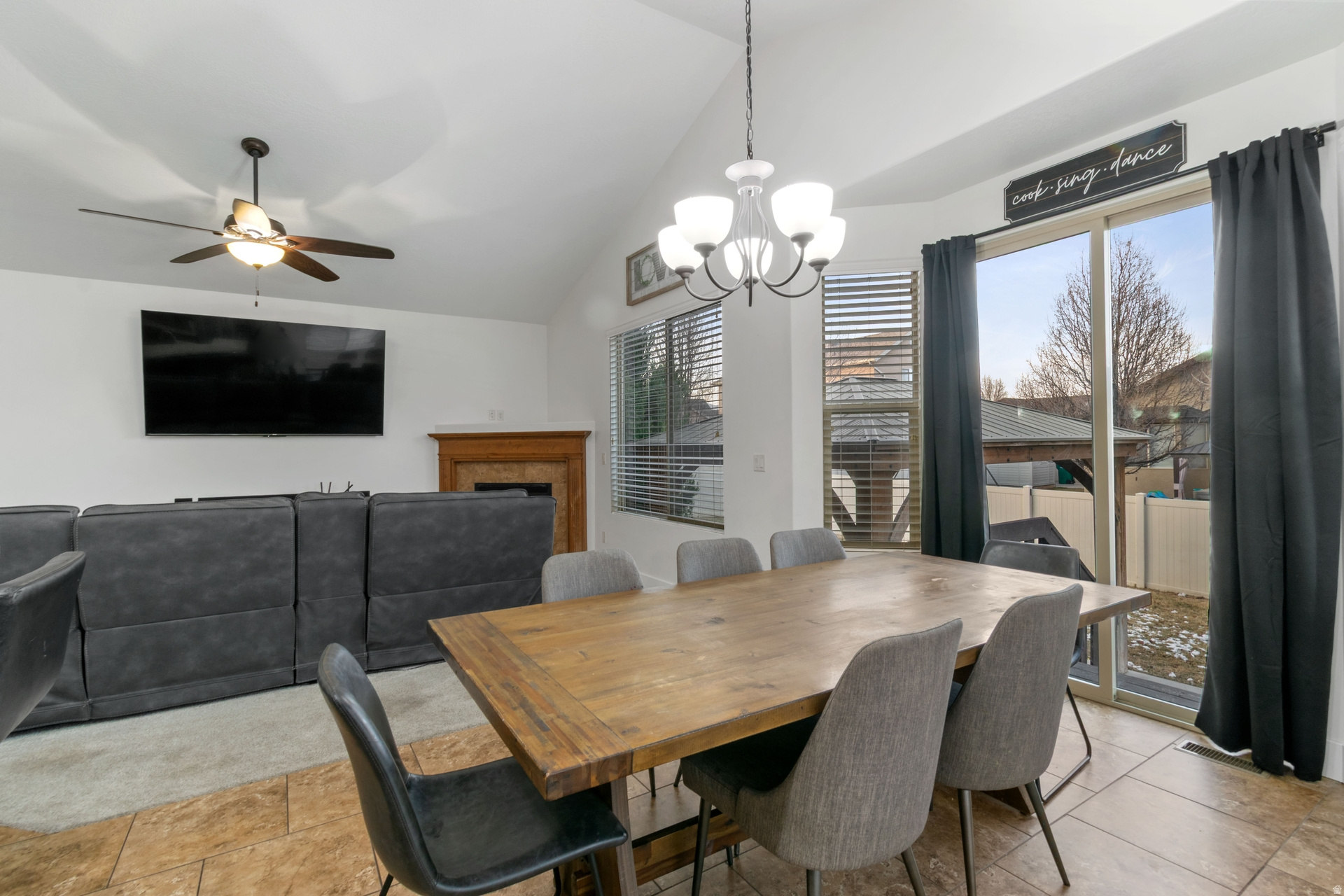 WESTERN SPRINGS - Residential