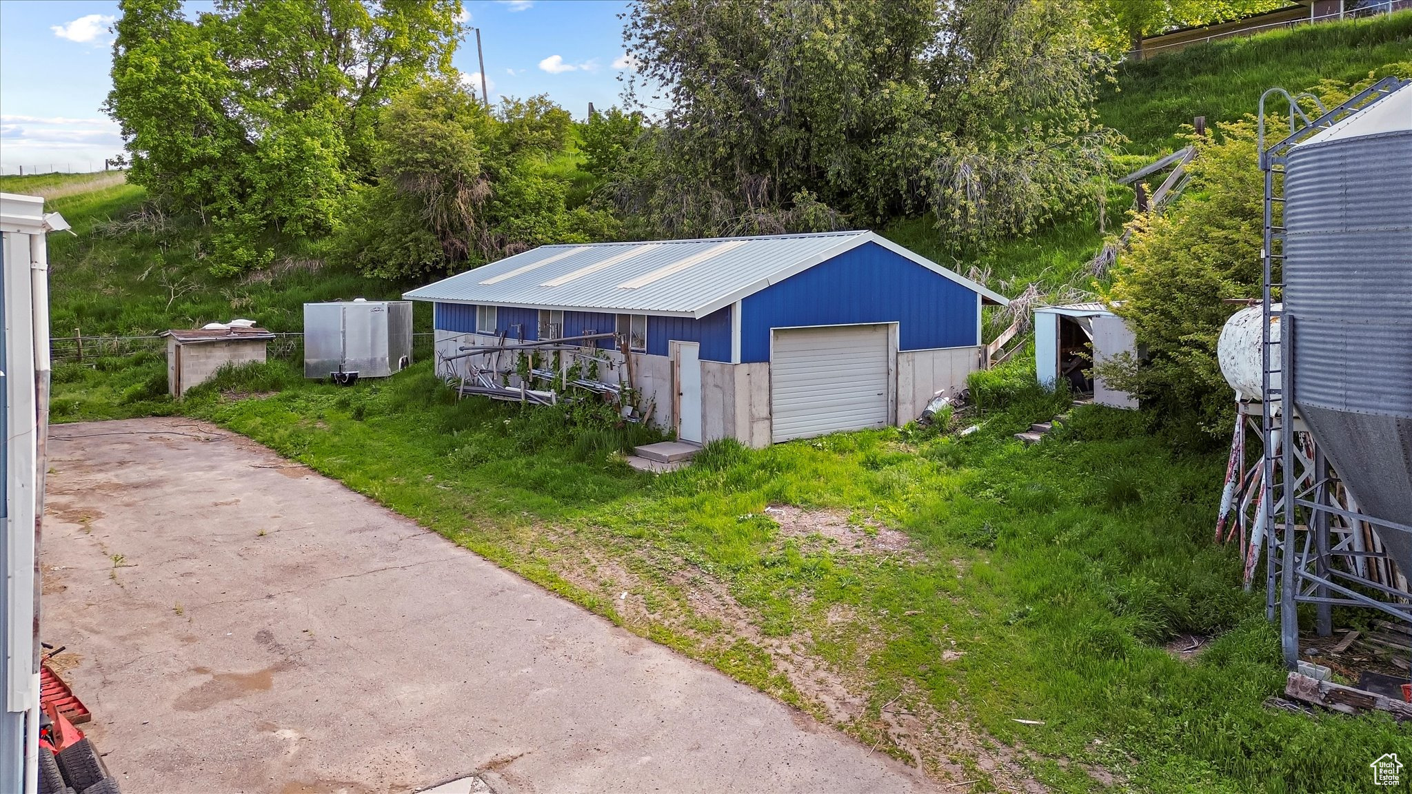 Main image without alt text