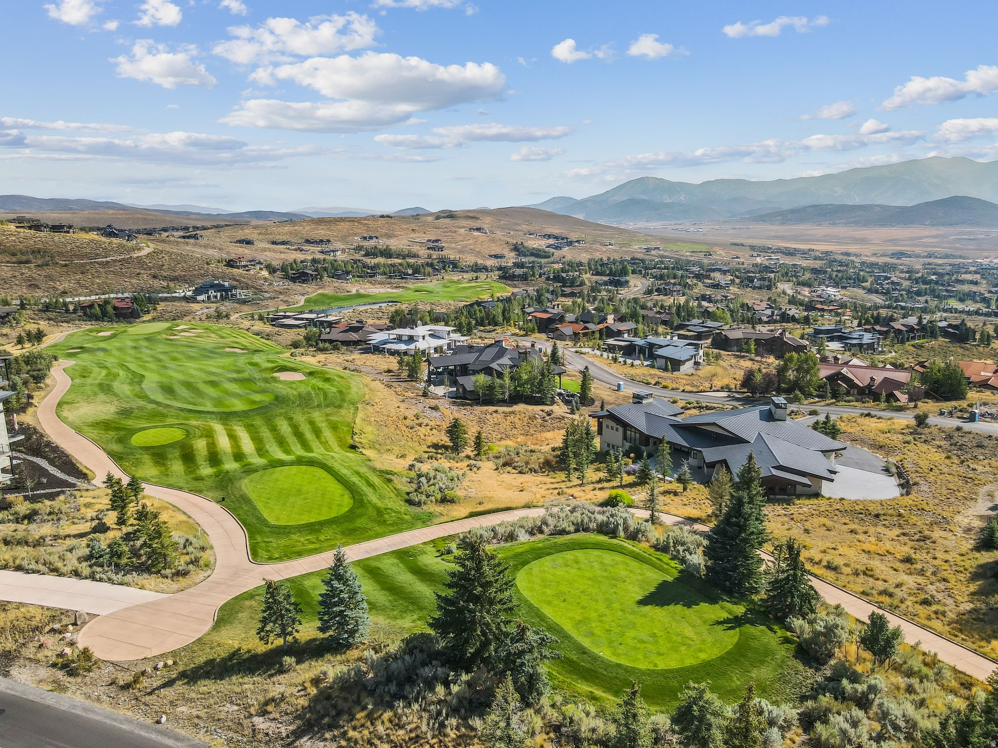 THE HOMESTEADS - Land