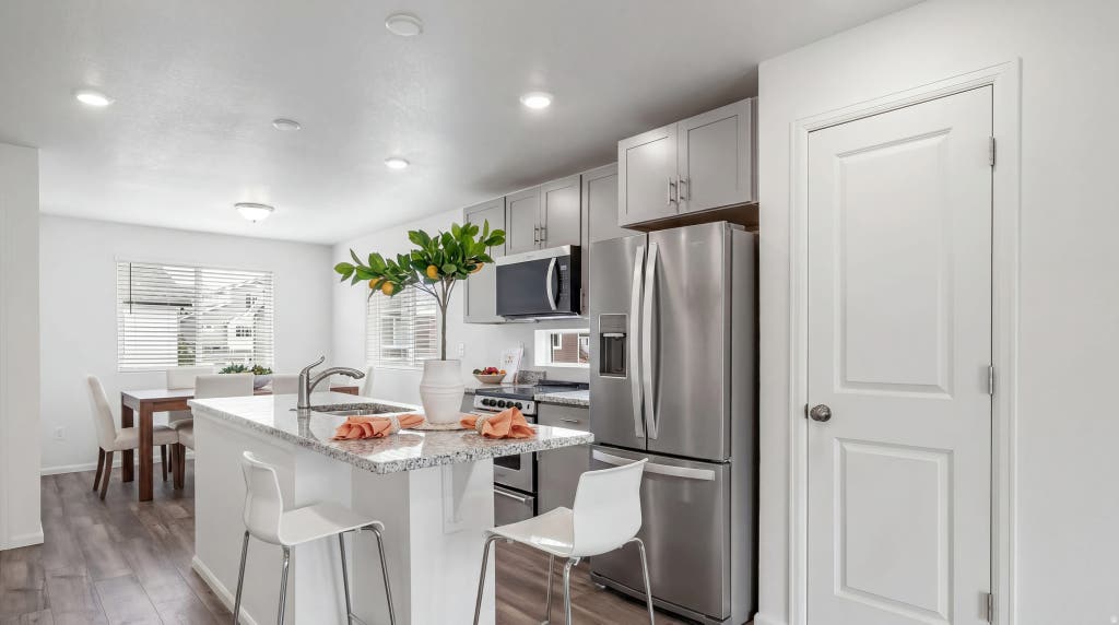 Photo of 531 N BEAVER LN, Saratoga Springs, UT 84045 (MLS # 2180331)