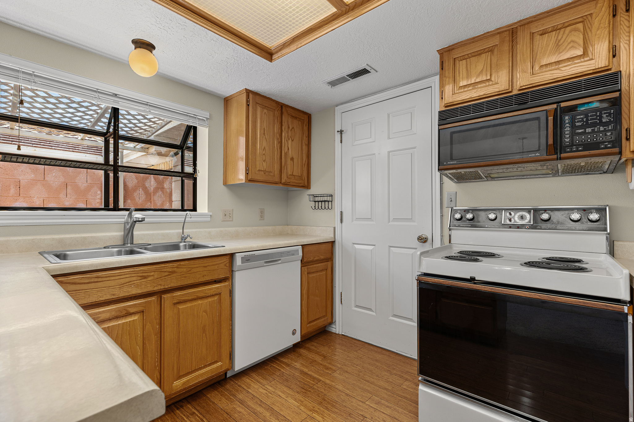 PALM MEADOWS TH - Residential