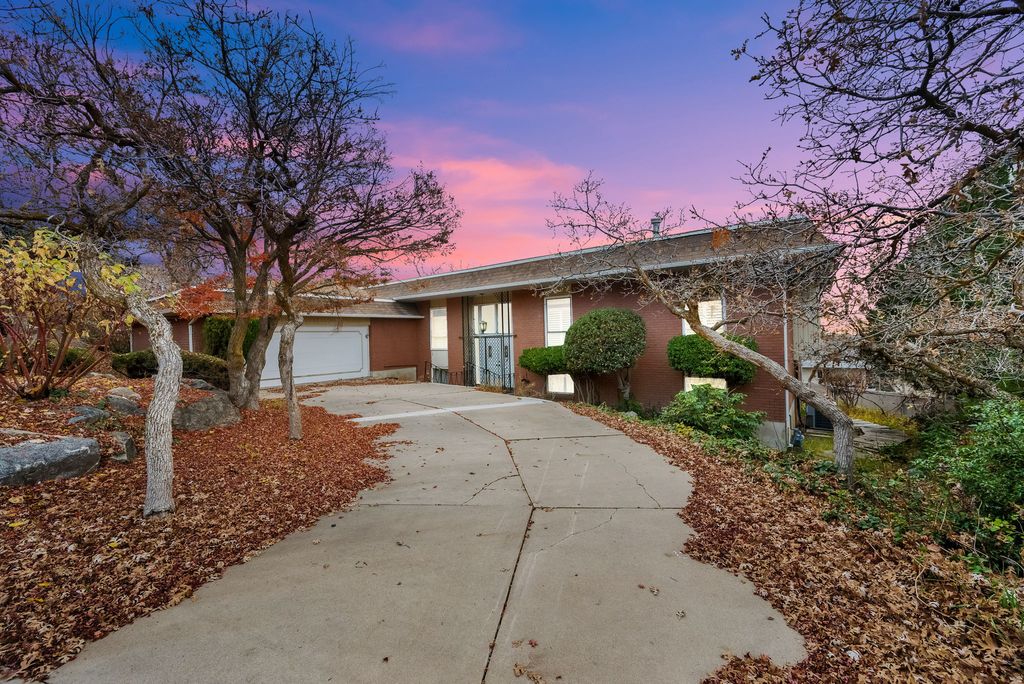 Photo of 4131 LAKEVIEW DR, Ogden, UT 84403 (MLS # 2124283)