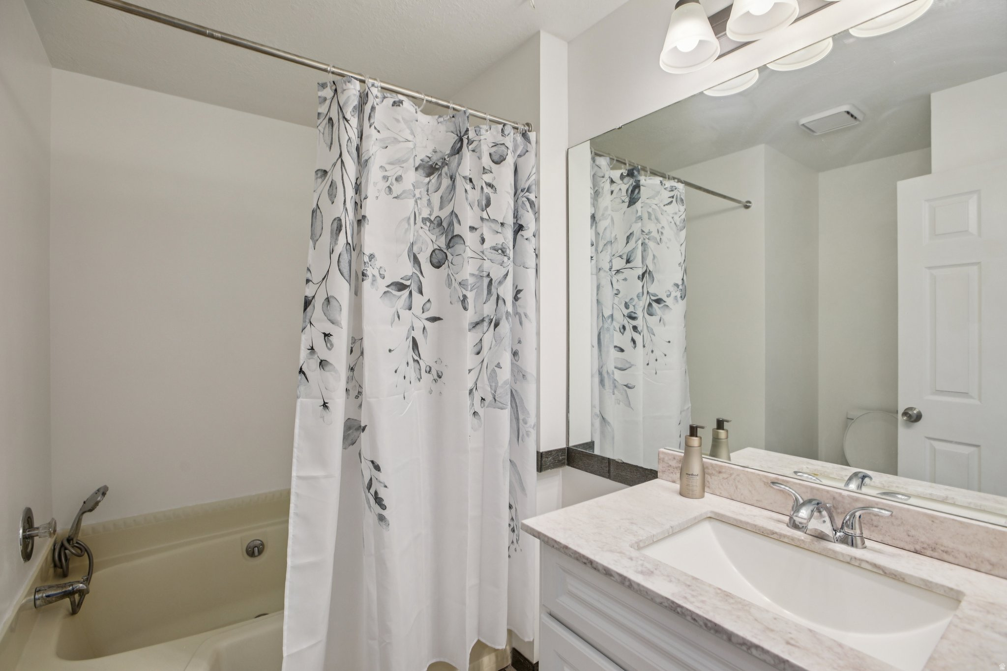 ROYAL WOODS - Residential