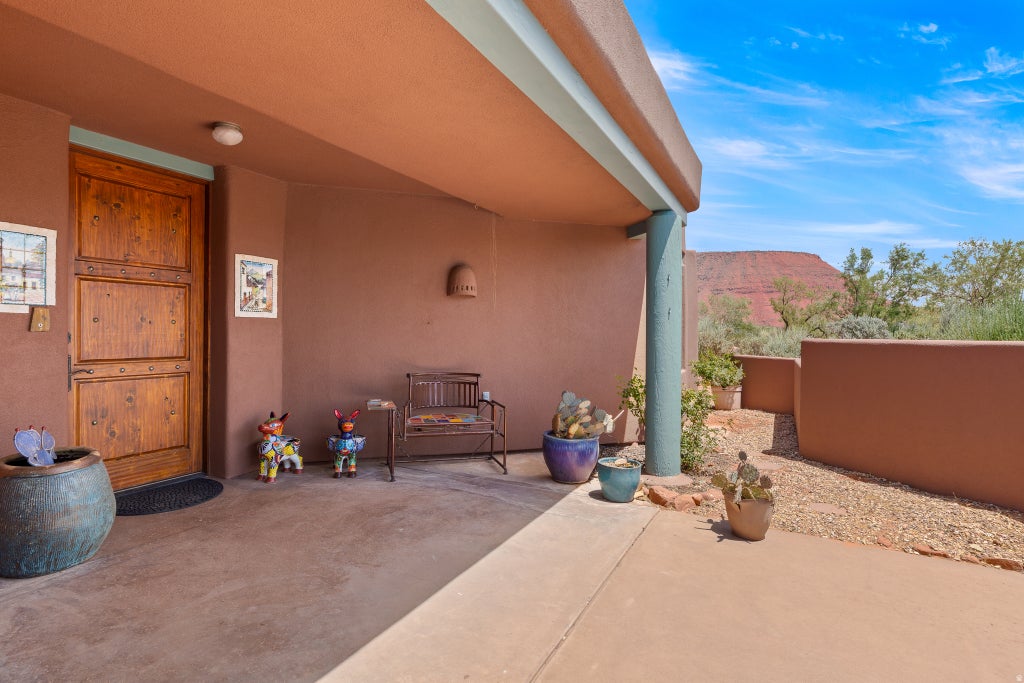Photo of 1215 N TUWEAP DR, Ivins, UT 84738 (MLS # 2183481)