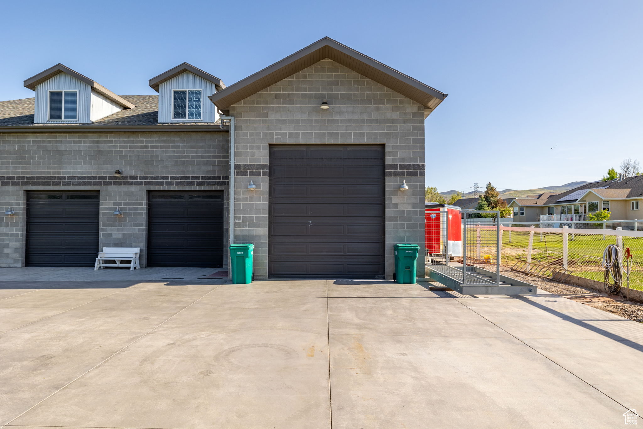 COUNTRY CLASSIC ESTATES - Residential