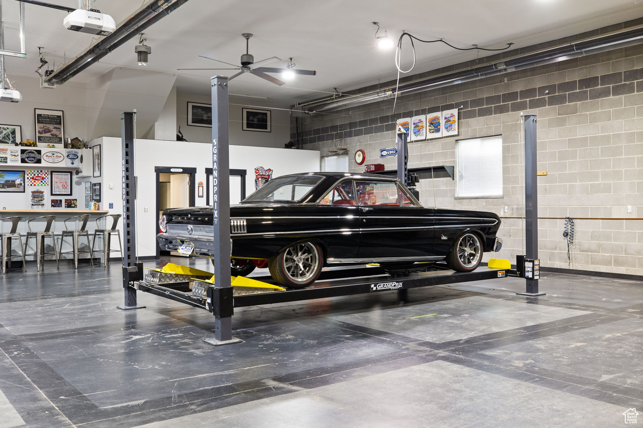 COUNTRY CLASSIC ESTATES - Residential