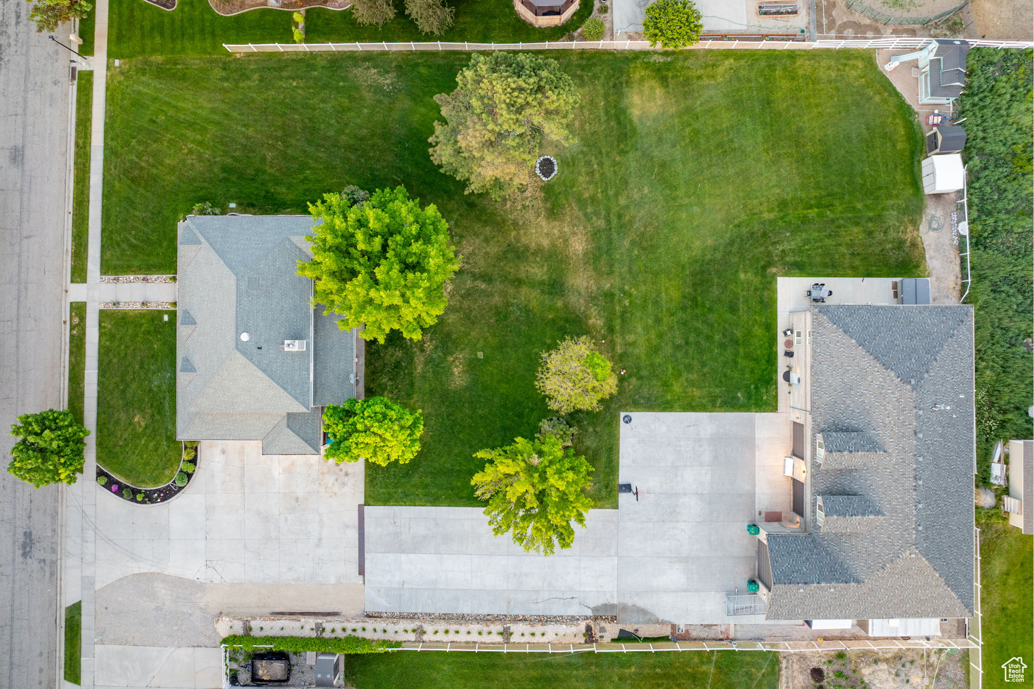 COUNTRY CLASSIC ESTATES - Residential