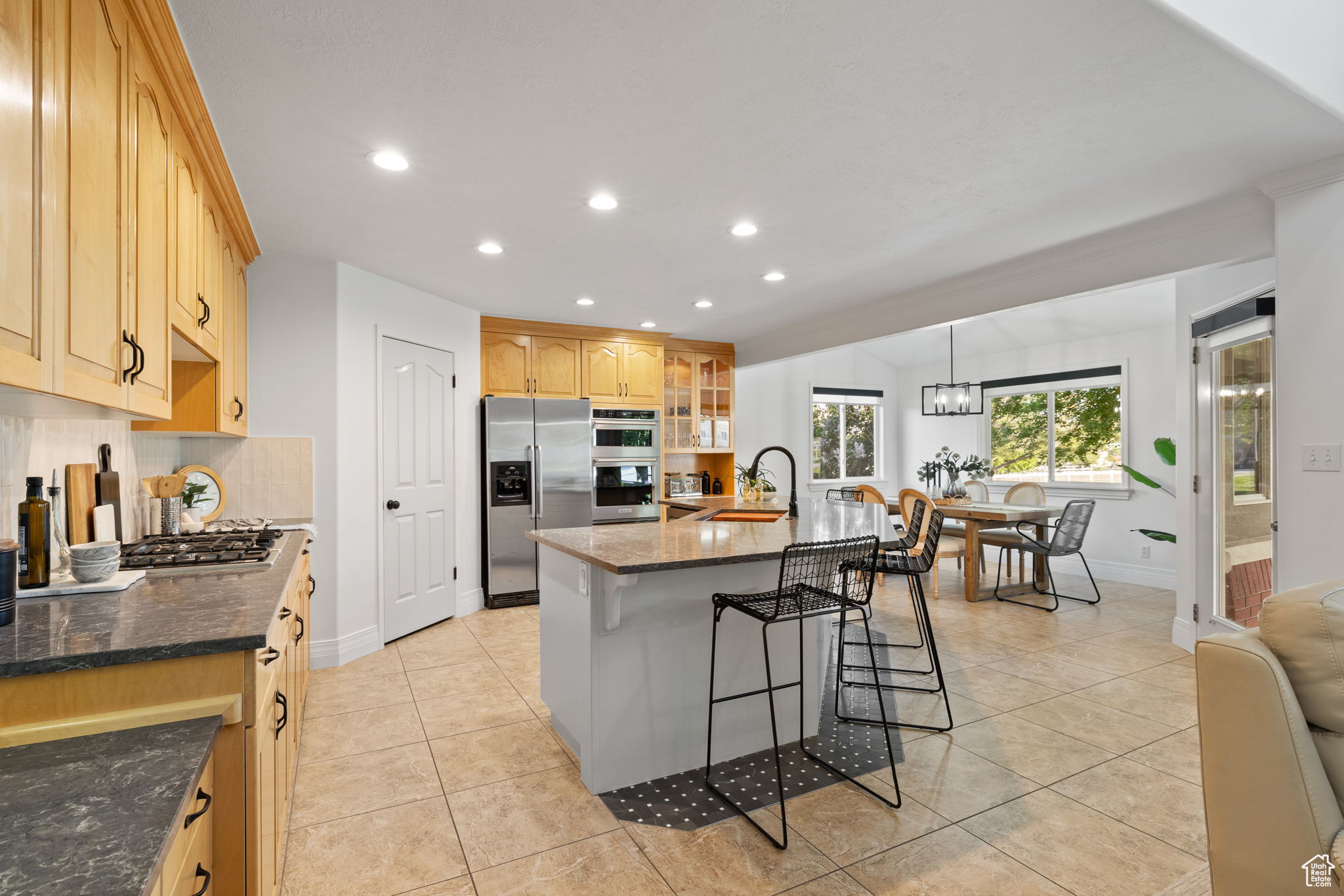 COUNTRY CLASSIC ESTATES - Residential