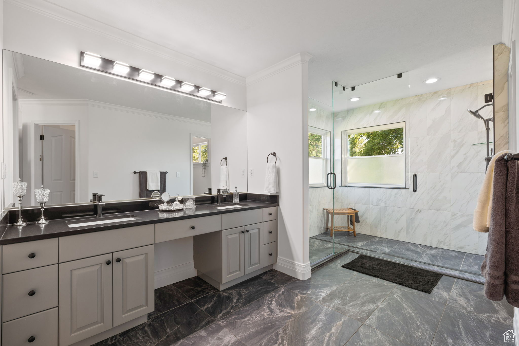 COUNTRY CLASSIC ESTATES - Residential