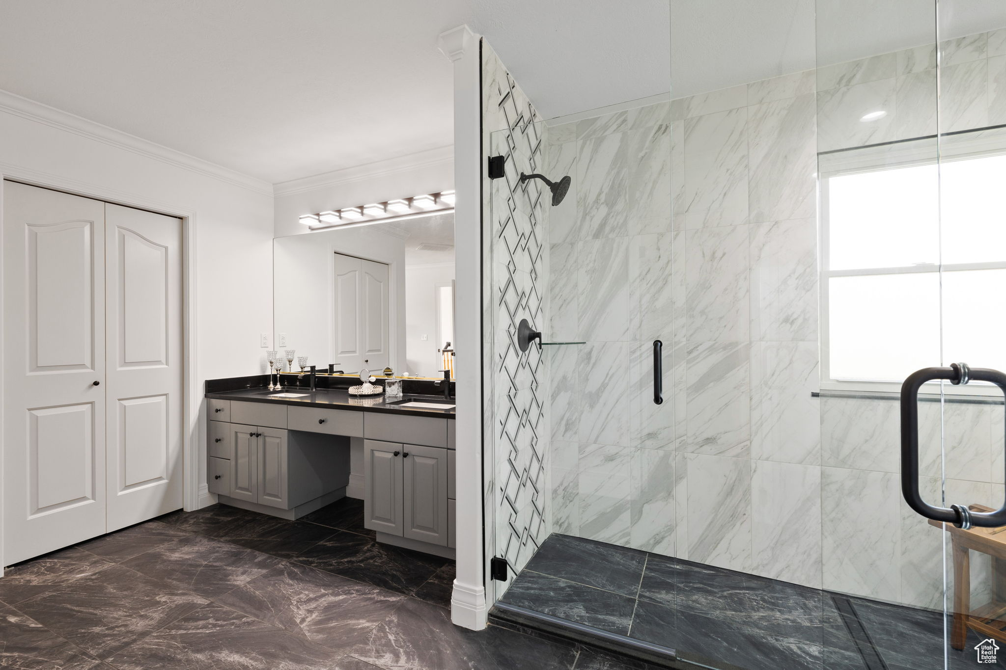 COUNTRY CLASSIC ESTATES - Residential