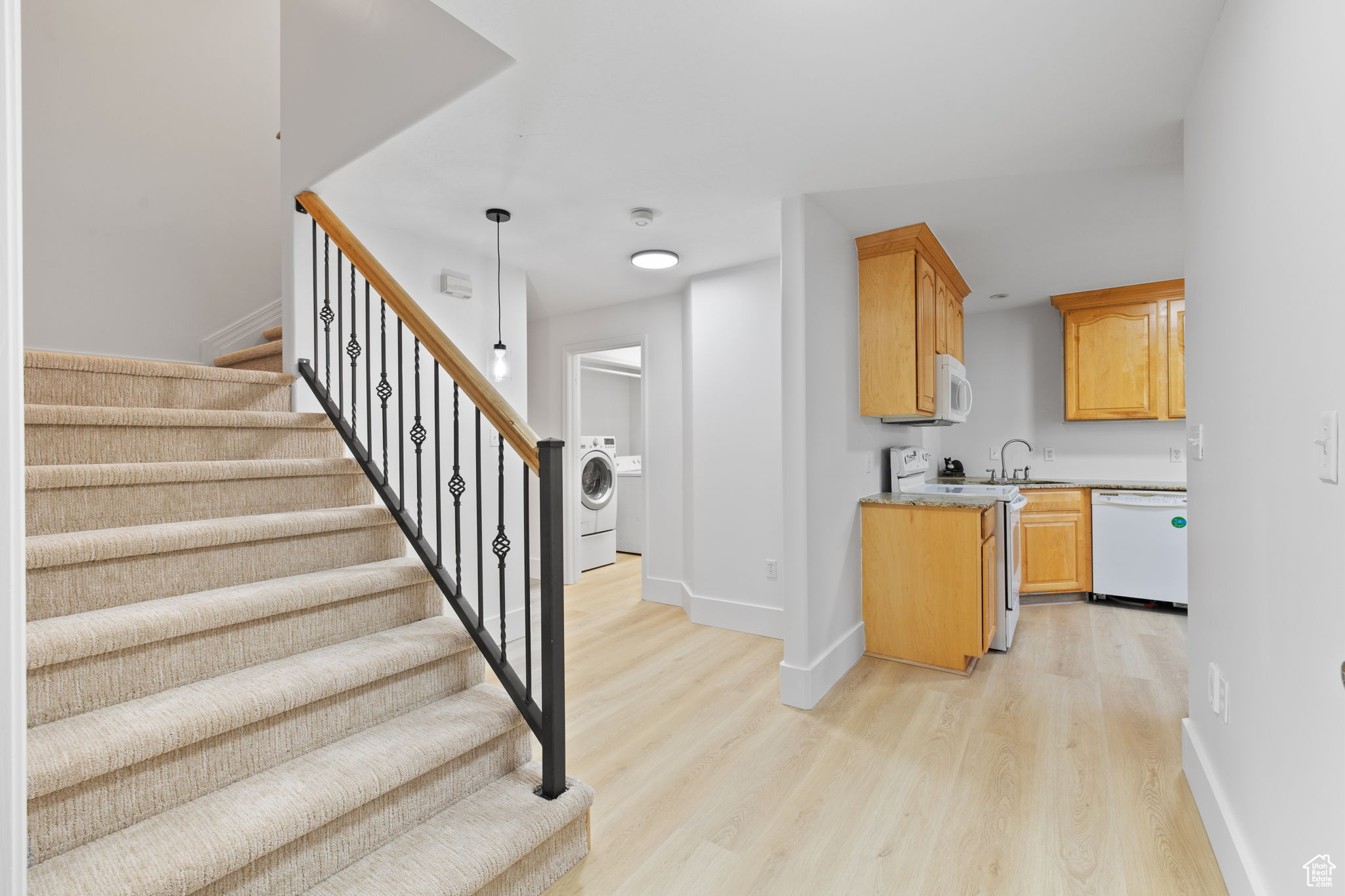 COUNTRY CLASSIC ESTATES - Residential