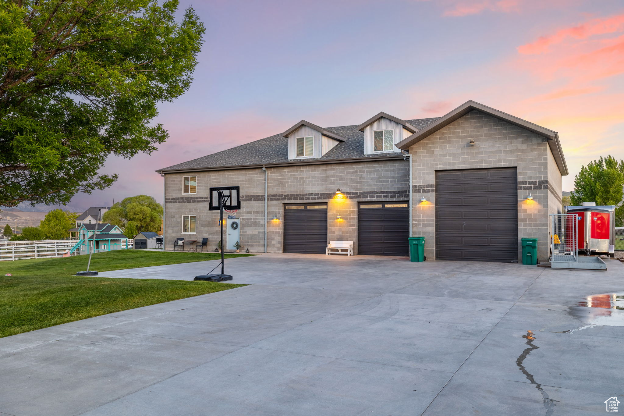 COUNTRY CLASSIC ESTATES - Residential